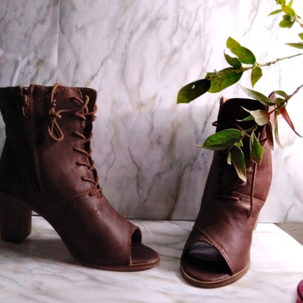 Seychelles peep toe booties